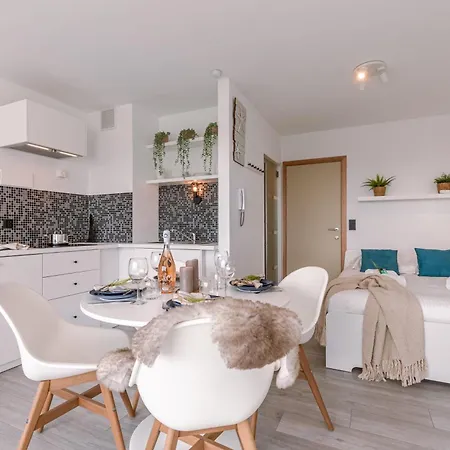 Moderne Lichtrijke Vlakbij En Casino Apartment