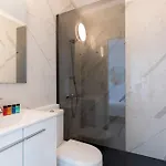 Moderne Lichtrijke Vlakbij En Casino Миделкерк